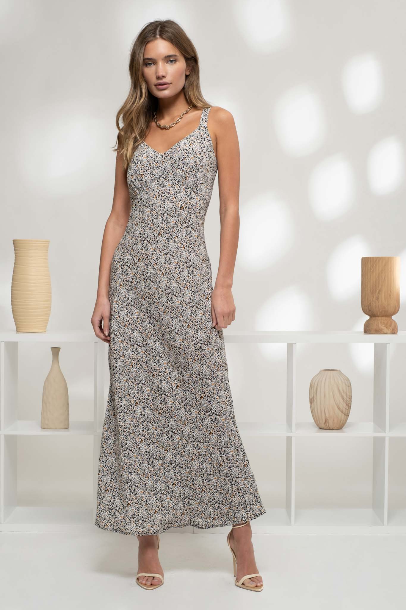 Black FLORAL PRINT V NECK A LINE SLEEVELESS MIDI DRESS – Sofi Stella Women's & Children's Boutique