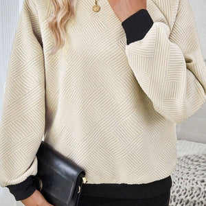 Cream/black sweatshirt