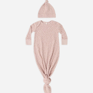 QM knotted gown posy