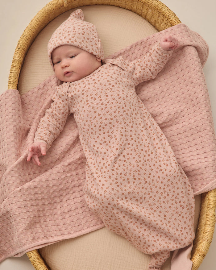 QM knotted gown posy