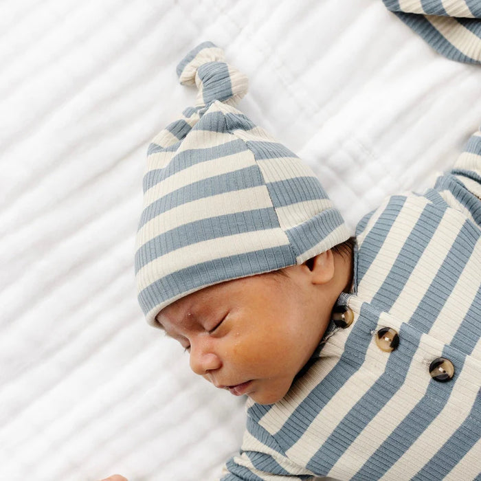 LINCOLN RIBBED TOP KNOT HAT
