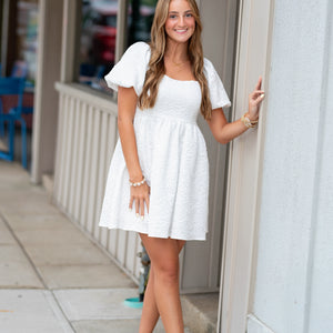 WHITE SHORT PUFF SLEEVE JACQUARD WOVEN BABYDOLL DRESS