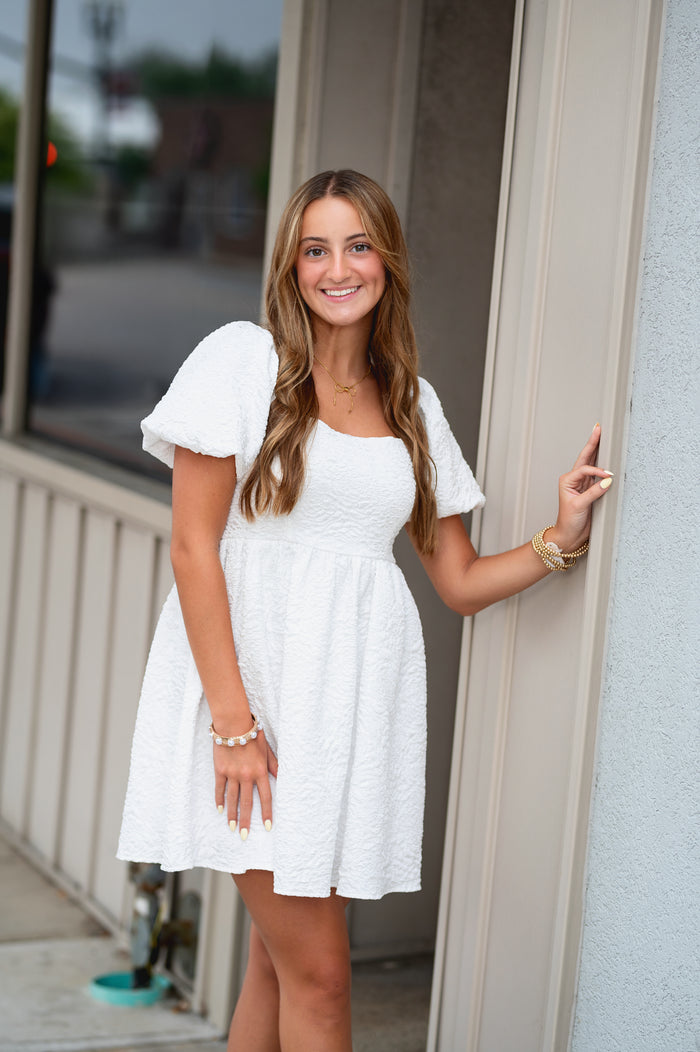 WHITE SHORT PUFF SLEEVE JACQUARD WOVEN BABYDOLL DRESS