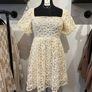 IVORY PUFF SLEEVE 3D FLOWER MESH DRESS