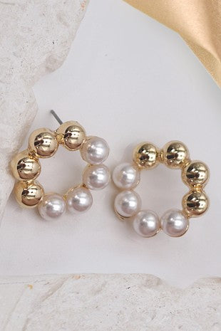 GOLD AND PEARL CIRCLE STUD EARRINGS