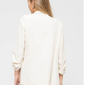 CREAM COLLARED 3/4 RUCHED SLEEVE BLAZER