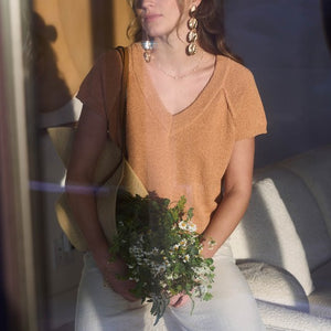 V Neck Short Sleeve Exposed Seam Sweater Knit Top
