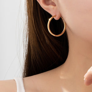 THIN HOOP EARRING (GOLD OR SILVER)