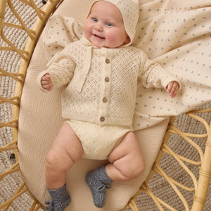QM cream sweater bonnet