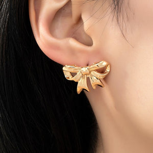 Bow gold stud earring