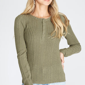 OFF WHITE LONG SLEEVE BRUSHED RIB KNIT TOP W/ BUTTON DETAIL