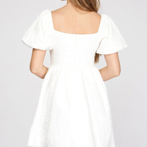 WHITE SHORT PUFF SLEEVE JACQUARD WOVEN BABYDOLL DRESS