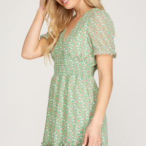SHORT PUFF SLEEVE V NECK WOVEN PRINT DRESS WITH SMOCKED WAISTBAND